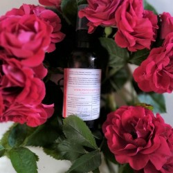 hydrolat z róży damasceńskiej